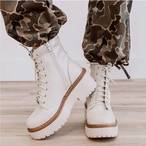 NWT🌺Soda•FLING Chunky Lug Sole Lace Up Platform Combat Boots Side Zipper